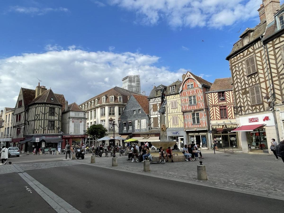 Appartement Le Temple Auxerre Centre Ville Exterior foto